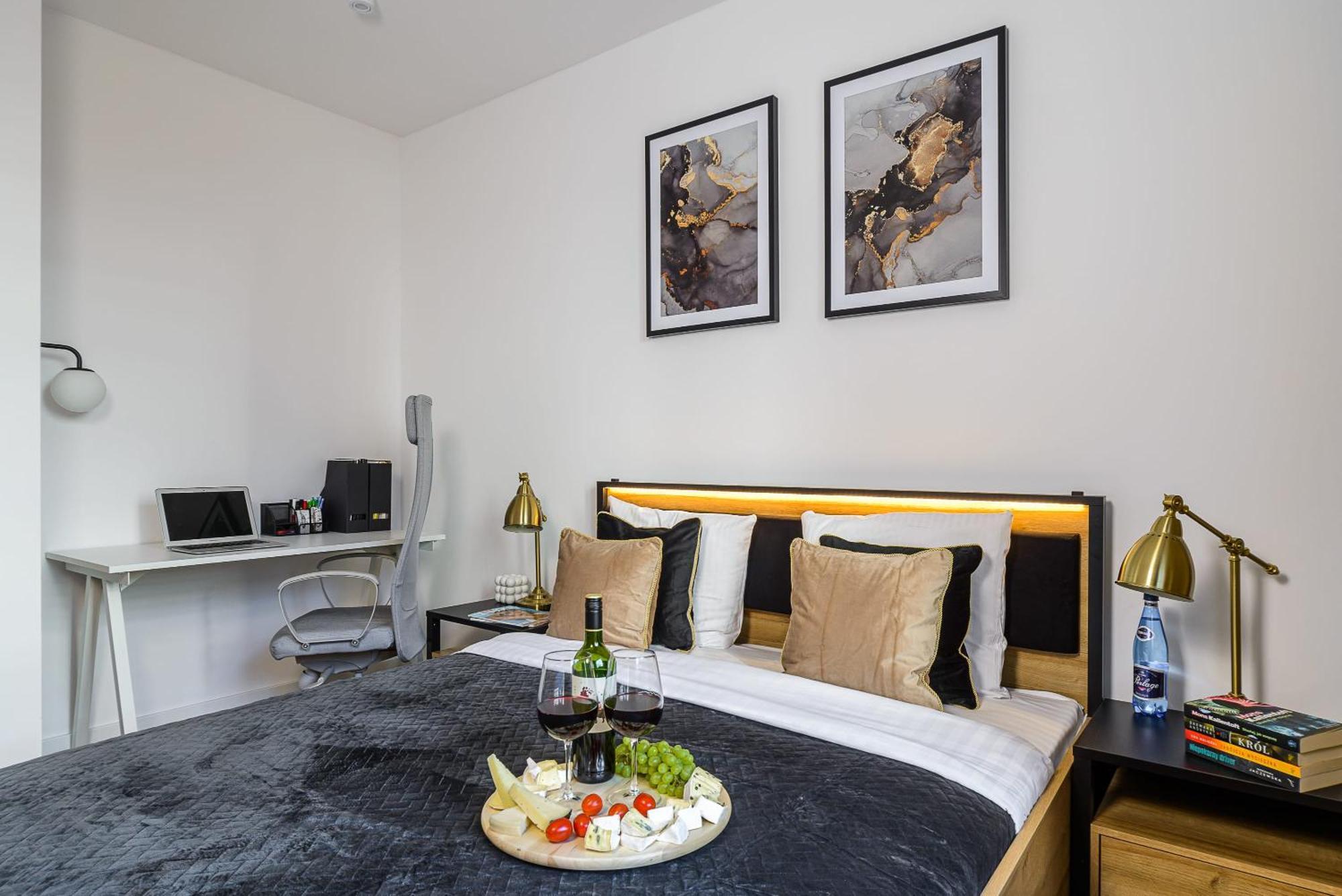 Lumina Premium With Parking Manufactura Apartment *