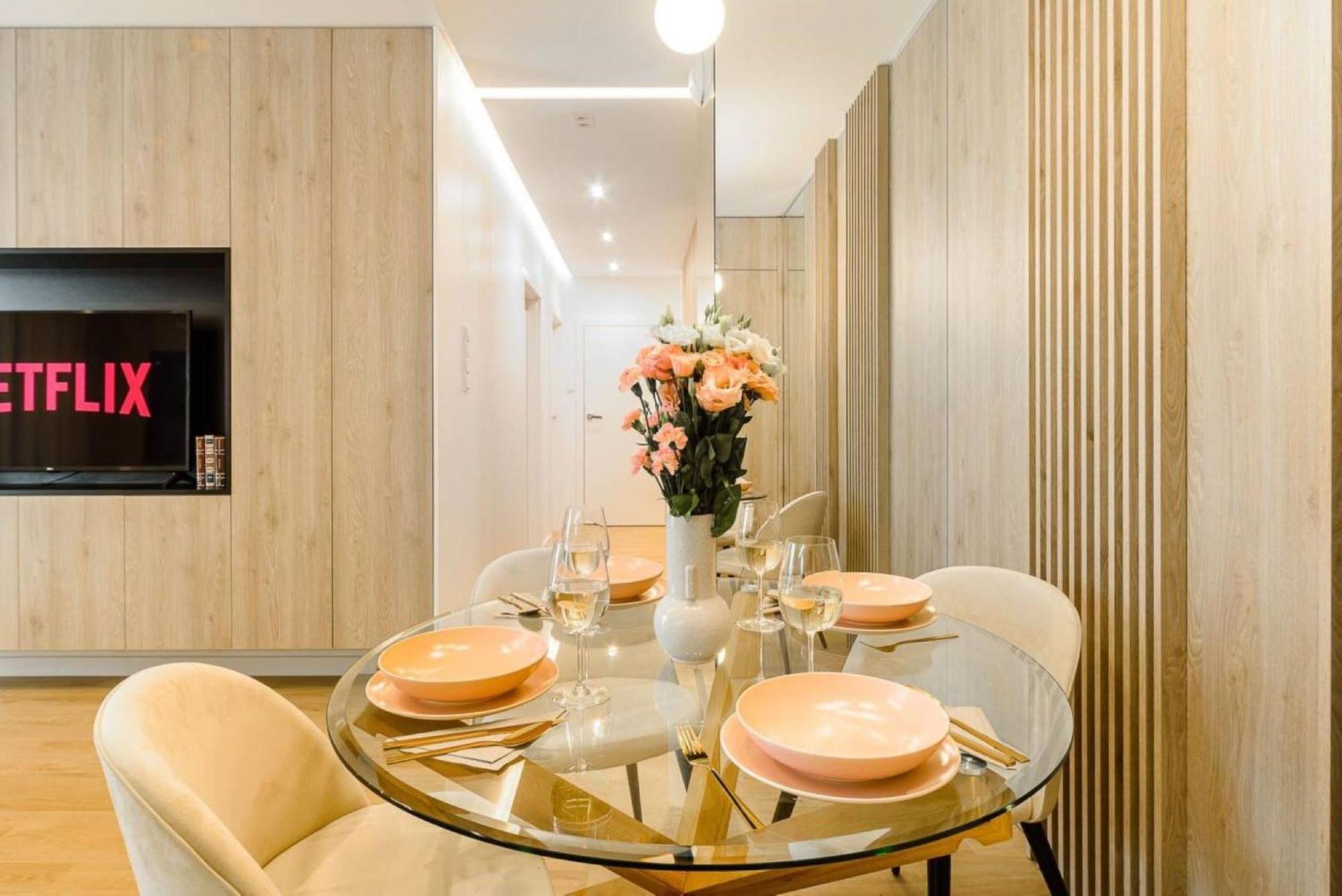 Lumina Premium With Parking Manufactura Apartment *